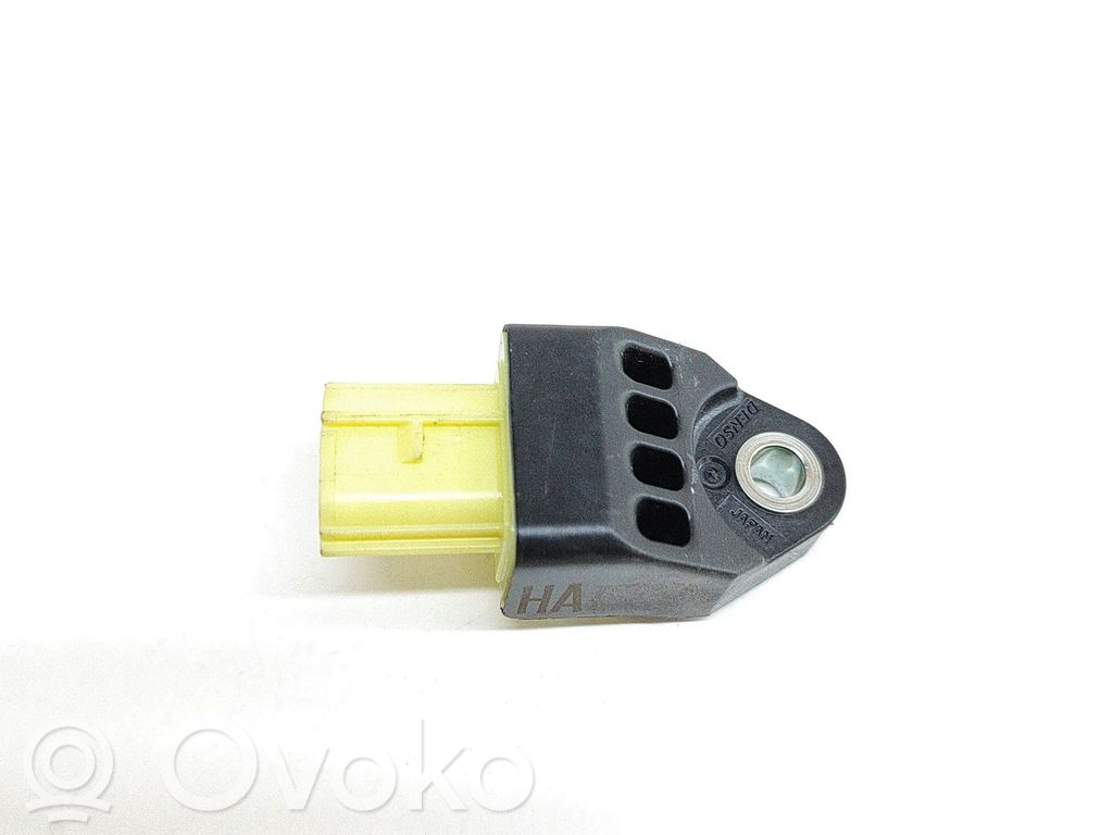 Toyota RAV 4 (XA40) Senzor impact/declanșare airbag