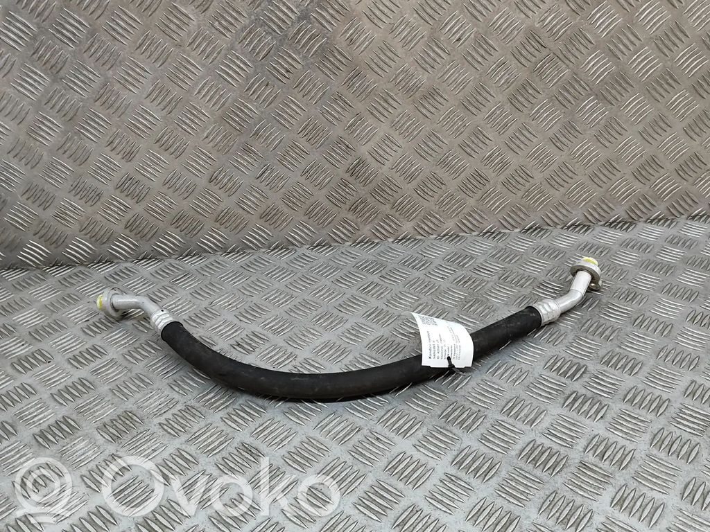 Volvo XC40 Ilmastointilaitteen putki (A/C) 