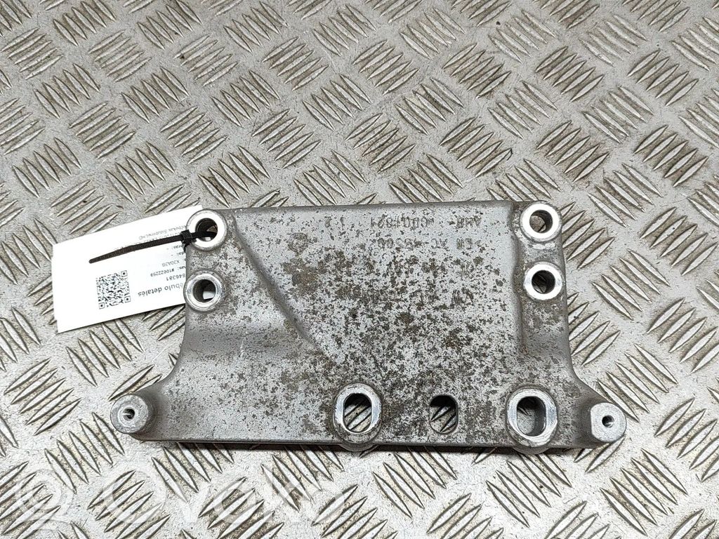 Volkswagen Golf VII Engine mounting bracket 