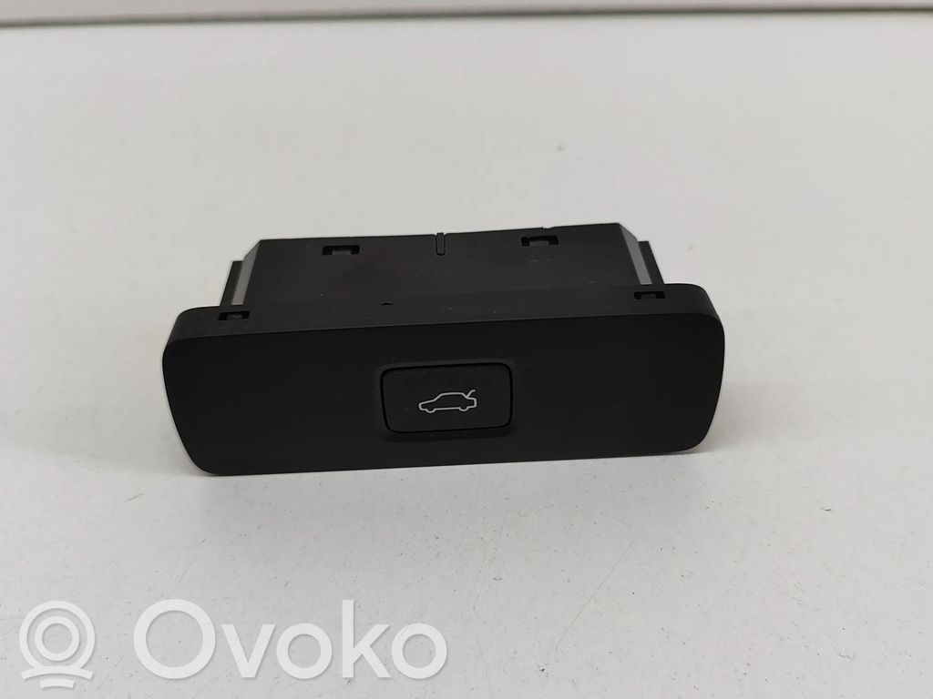 Volvo XC40 Tailgate/boot open switch button 