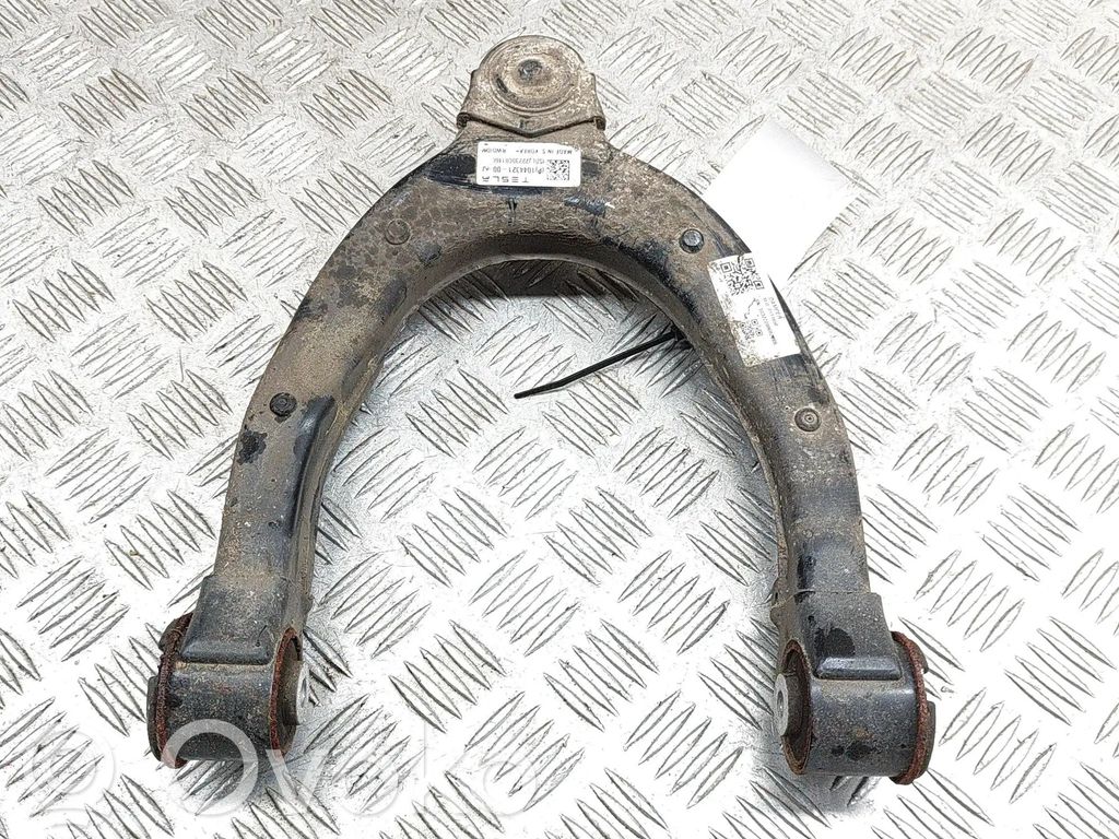 Tesla Model 3 Dakša 