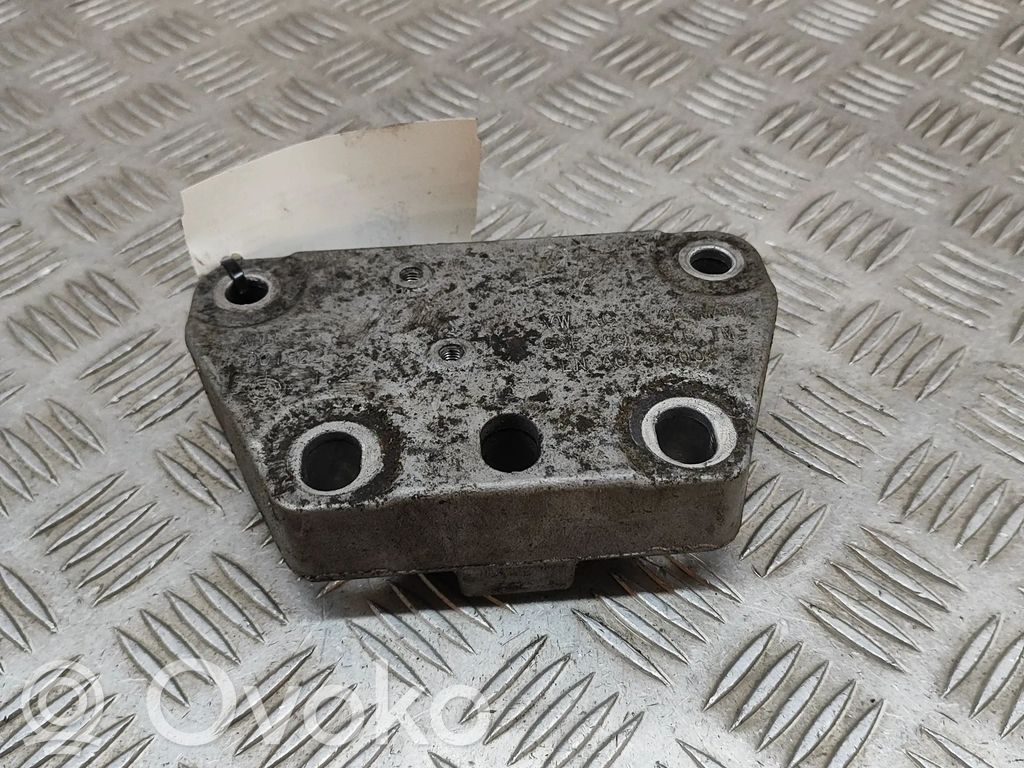 Volkswagen Golf VII Engine mounting bracket 