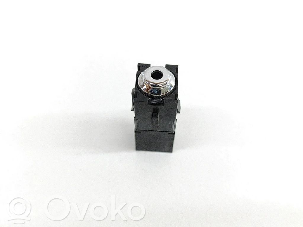 Peugeot 2008 I Enchufe conector entrada auxiliar 