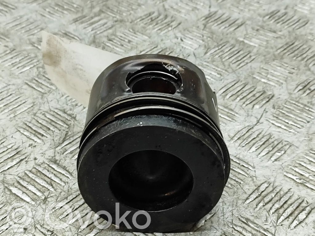 BMW 1 E81 E87 Piston 