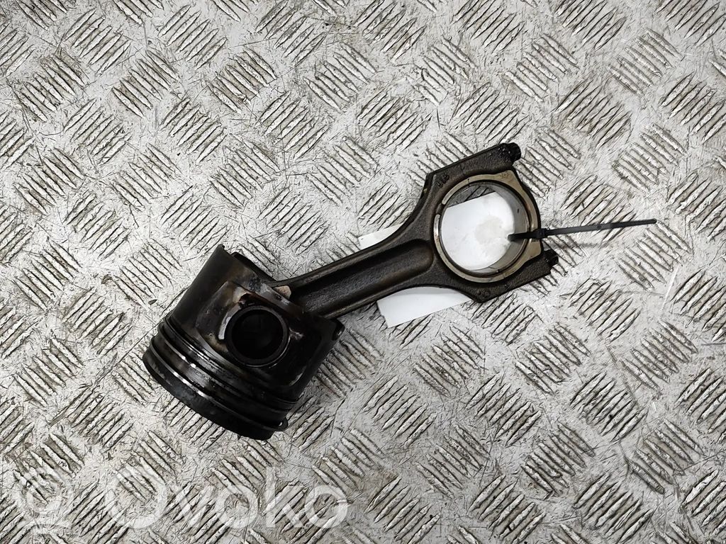 BMW 1 E81 E87 Piston 