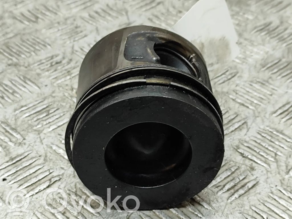 BMW 1 E81 E87 Piston 