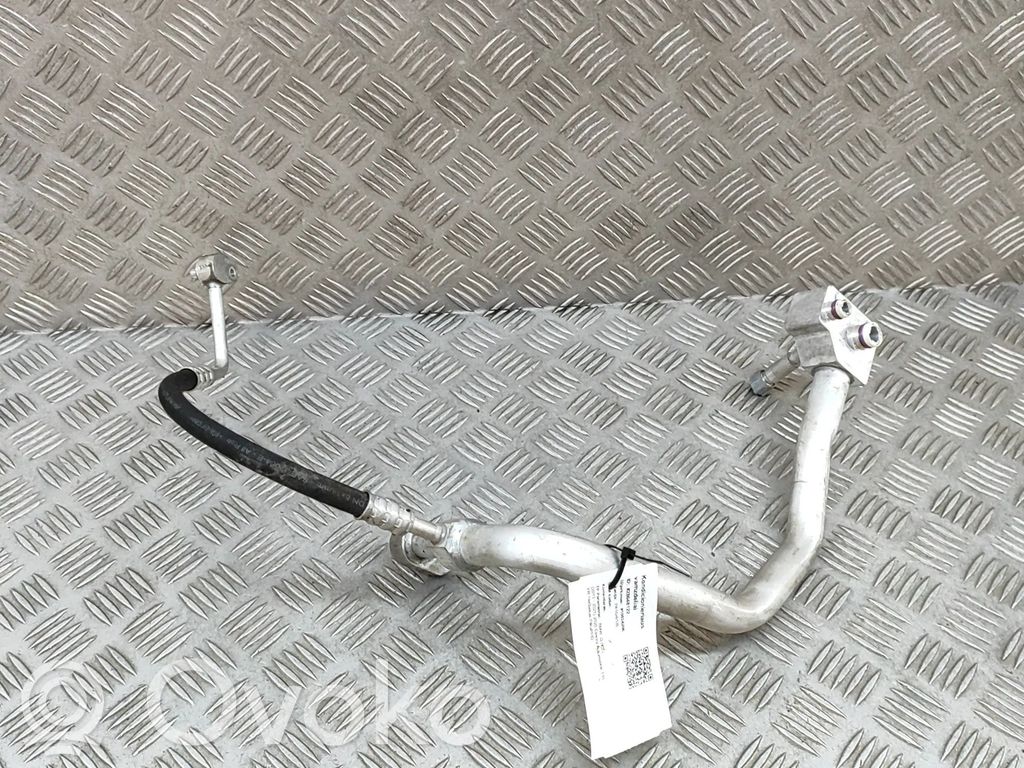 BMW i3 Ilmastointilaitteen putki (A/C) 