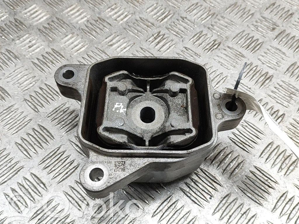 BMW iX1 Engine mount bracket 