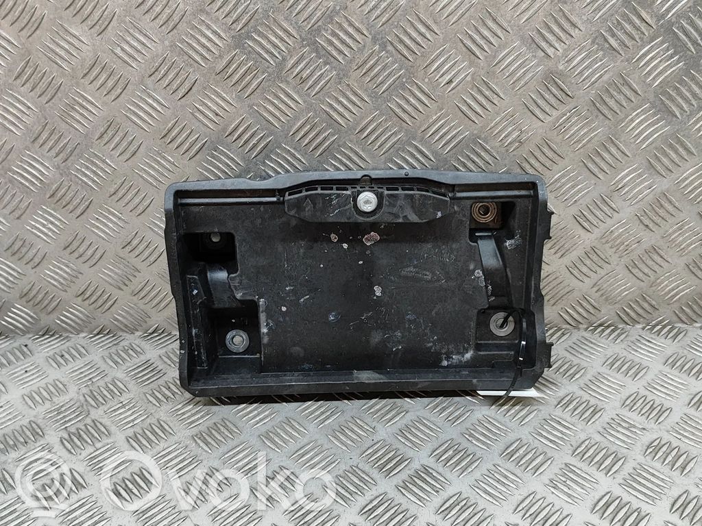 Mercedes-Benz C W206 Akkulaatikon alusta 