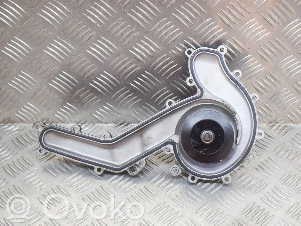 Audi Q7 4M Water pump 