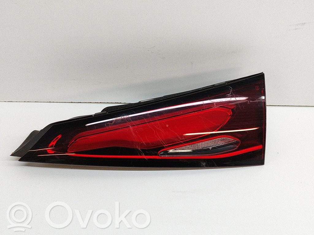 Lampy tylnej klapy bagażnika   A2549062002