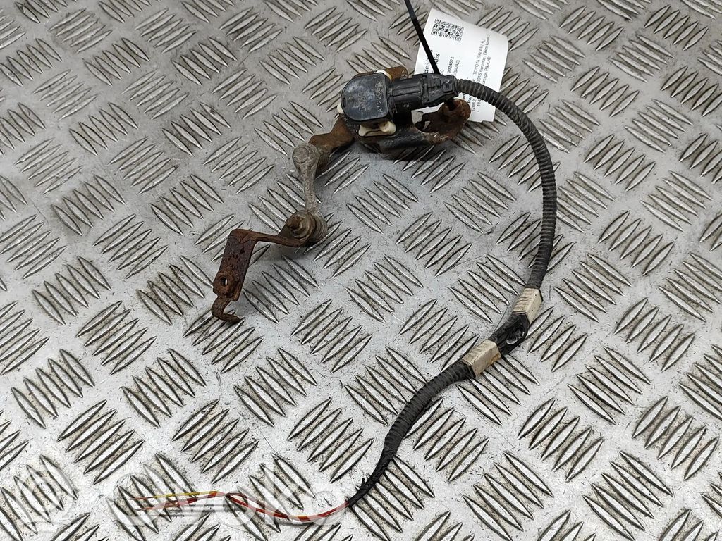 Toyota RAV 4 (XA40) Rear air suspension level height sensor 