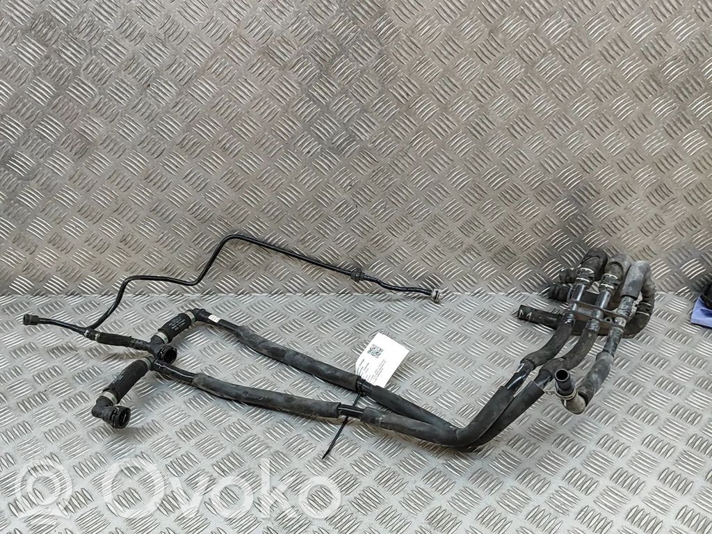 Audi e-tron Engine coolant pipe/hose 