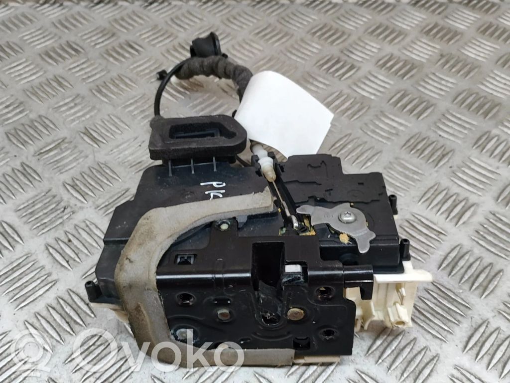 Audi e-tron Coupe-mallin oven lukko (kahvan vieressä) 