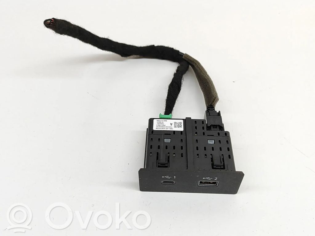 Nissan Qashqai J12 Enchufe conector USB 