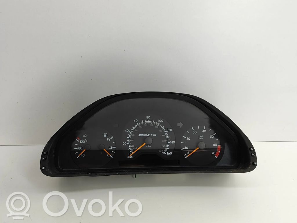 Mercedes-Benz E W210 Geschwindigkeitsmesser Cockpit