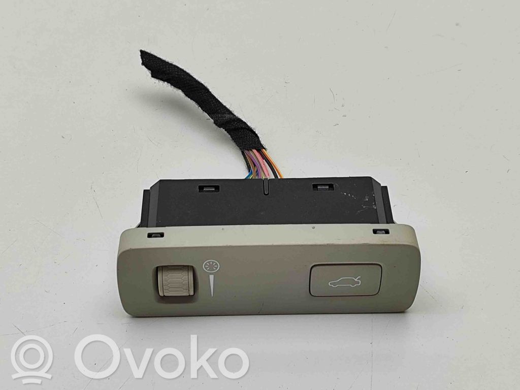 Volvo XC60 Tailgate/boot open switch button 