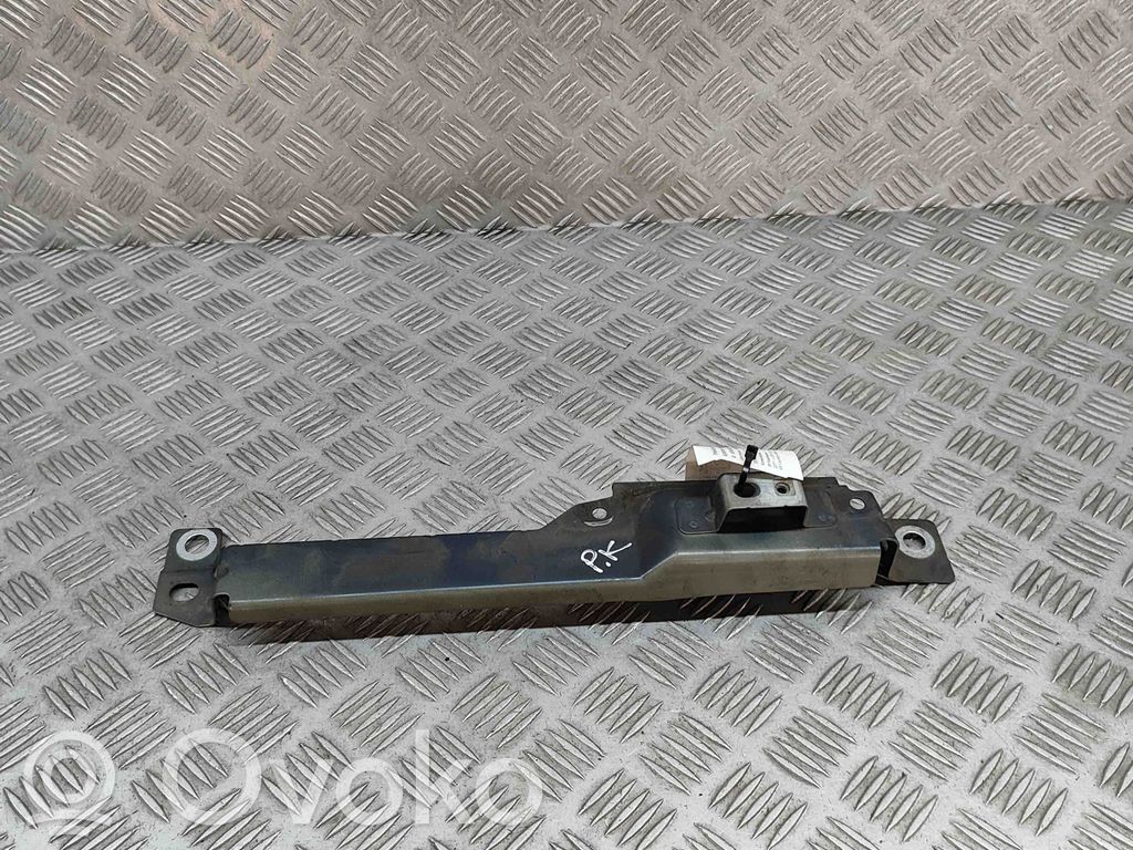 Volvo XC60 Supporto di montaggio del parafango 