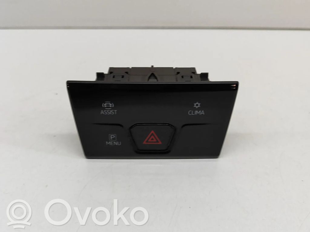 Volkswagen Golf VIII Un conjunto de interruptores 