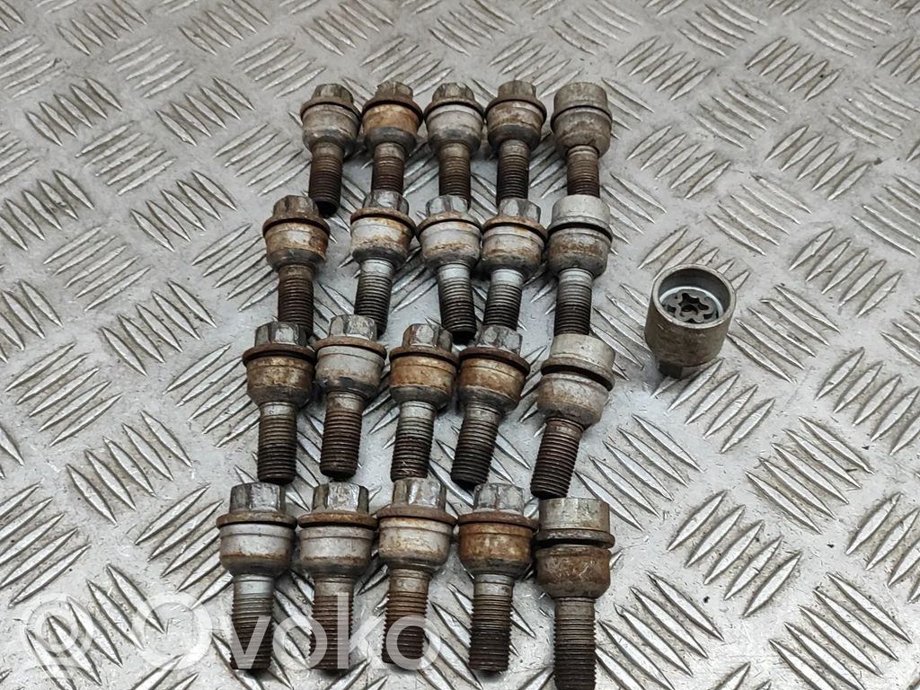 Mutterit/pultit   8R0698139,8R0601295