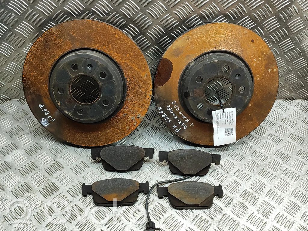 Audi A5 Etujarrulevy 