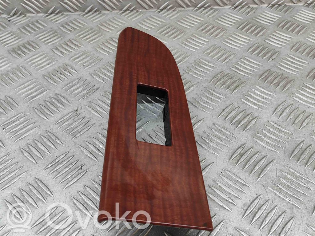 Jeep Grand Cherokee (WK) Front door card panel trim 