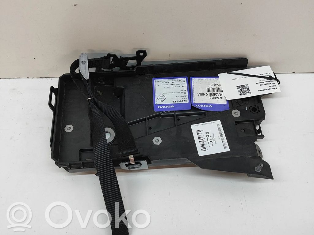 Volvo XC40 Akkulaatikon alusta 
