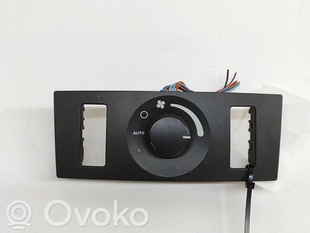 Chrysler Pacifica Interior fan control switch 