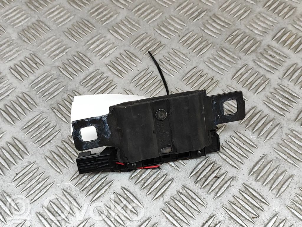 Audi Q5 SQ5 FY Rear door lock loop/hook striker 