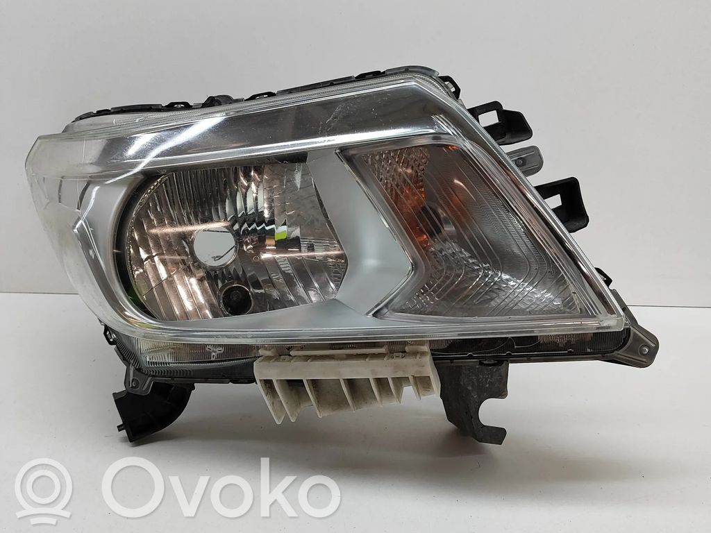 Nissan NP300 Scheinwerfer 