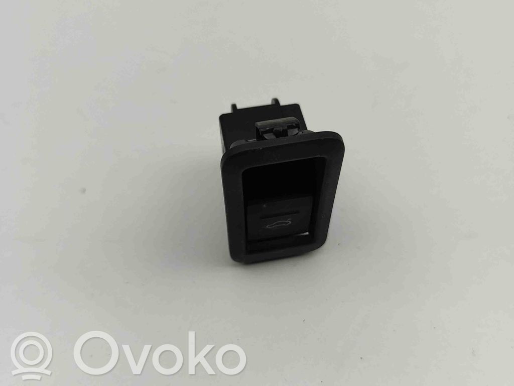 Audi Q3 F3 Przycisk otwierania klapy bagażnika 