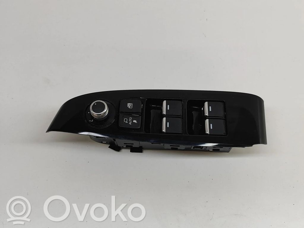 Electric window control switch   GR8D66350