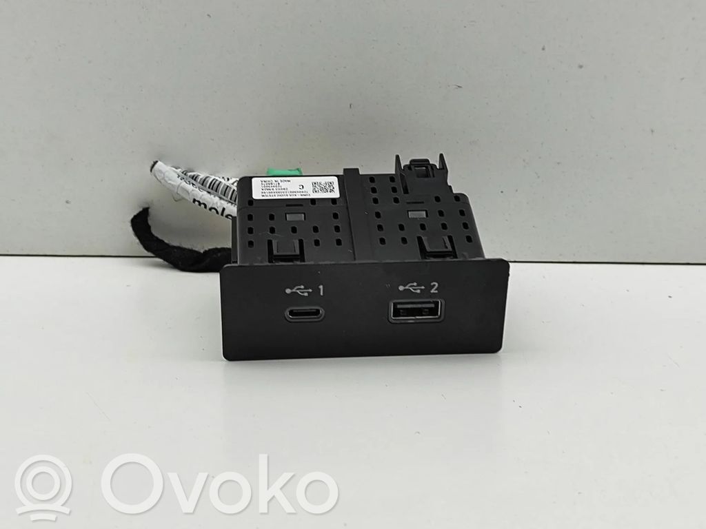 Nissan Juke II F16 Enchufe conector USB 