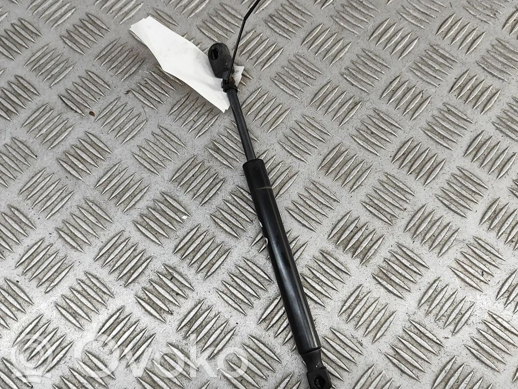 Chevrolet Camaro Tailgate/trunk strut/damper 