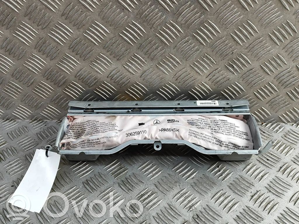 Mercedes-Benz E A207 Airbag pentru genunchi 