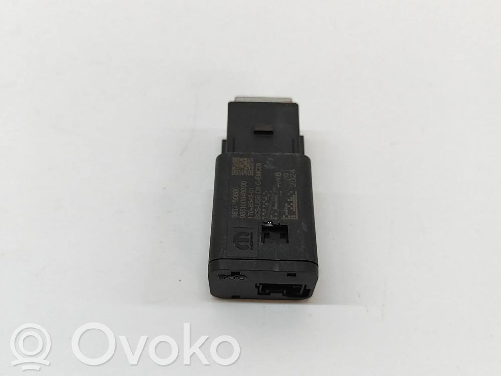 Peugeot 3008 III USB socket connector 