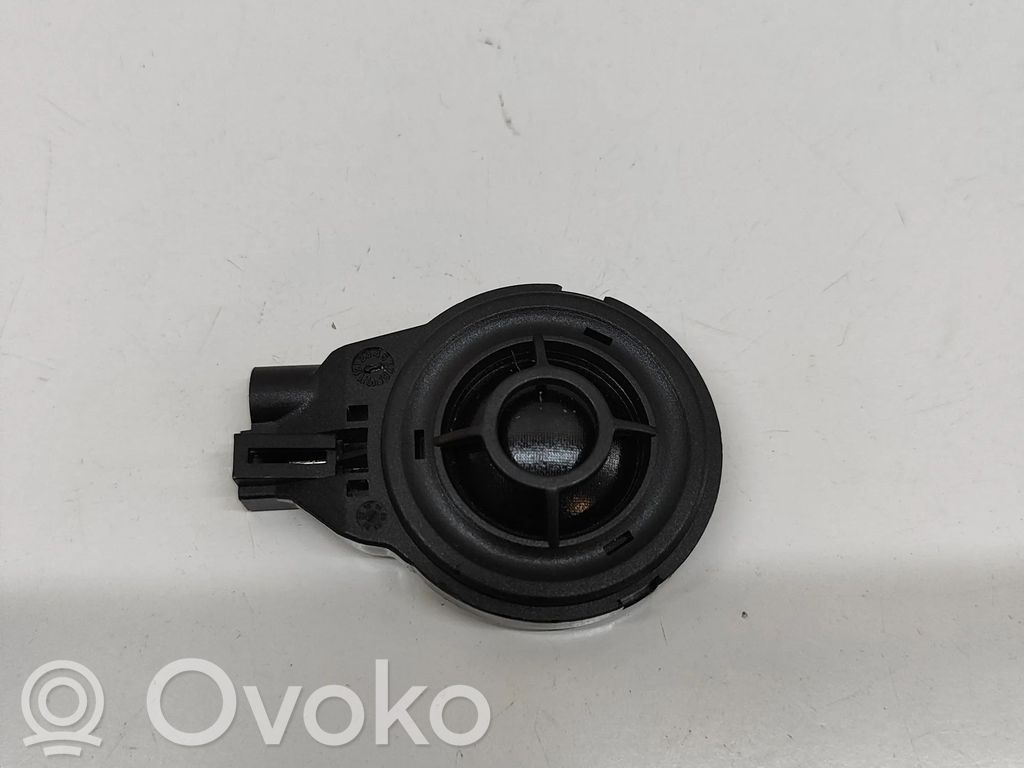 Audi A4 S4 B9 8W Paneelikaiutin