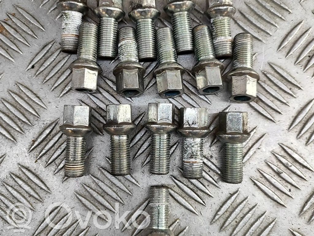 Tuercas/tornillos   WHT002437