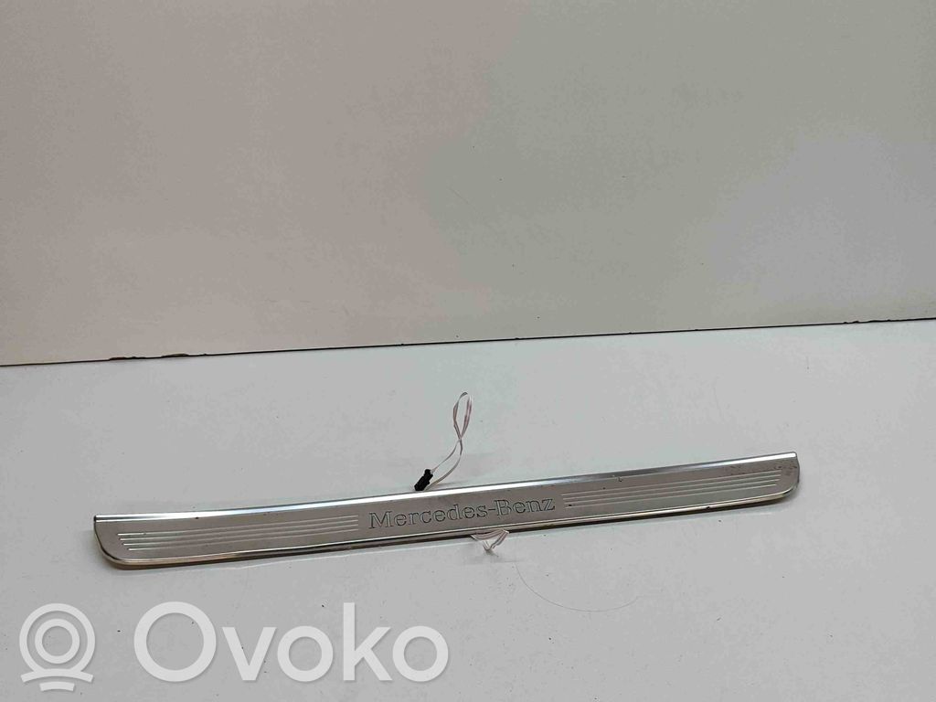 Mercedes-Benz C W205 Osłona słupka szyby przedniej / A 
