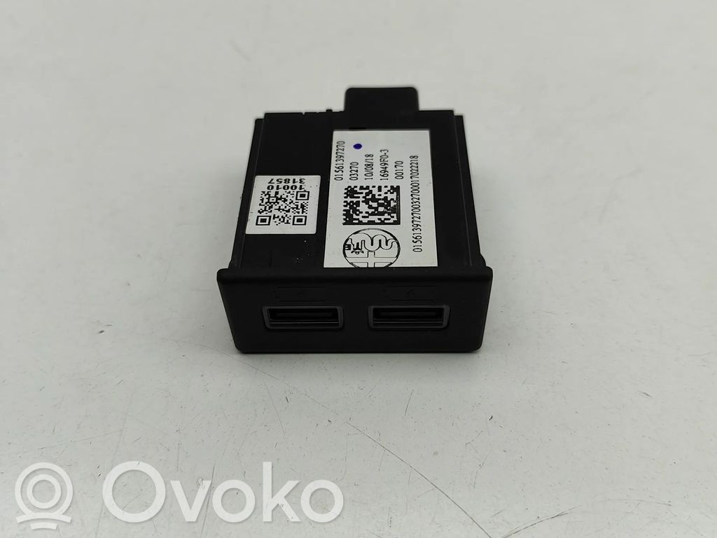 Alfa Romeo Stelvio Enchufe conector USB 