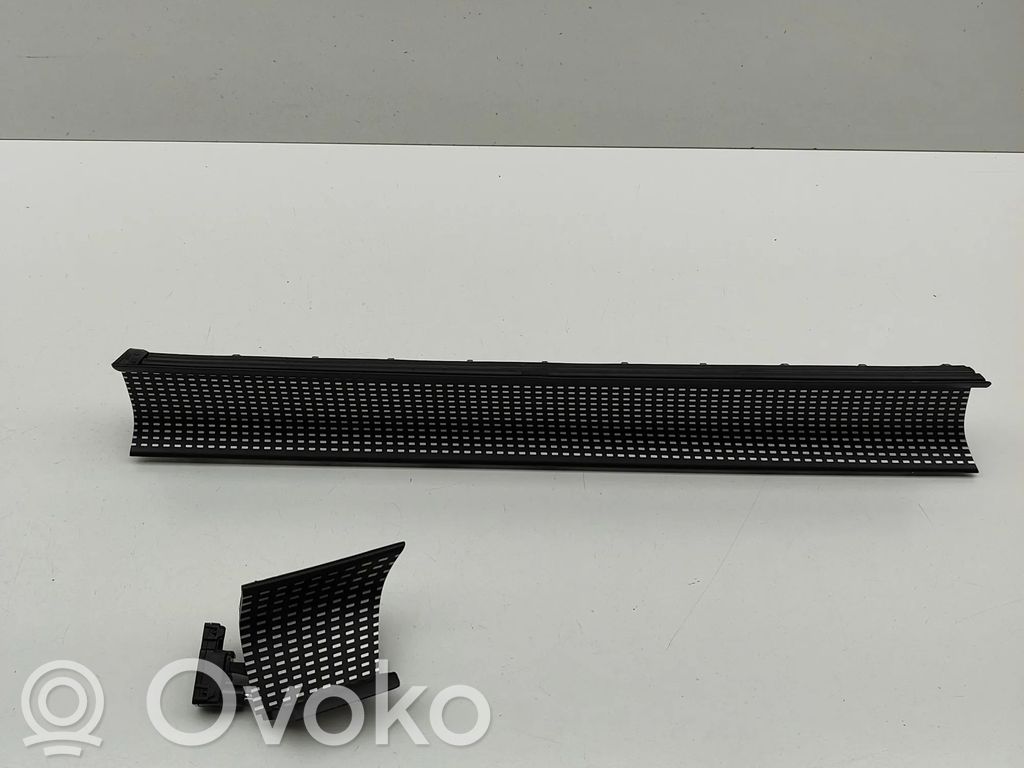 Volvo XC40 Ramka schowka deski rozdzielczej