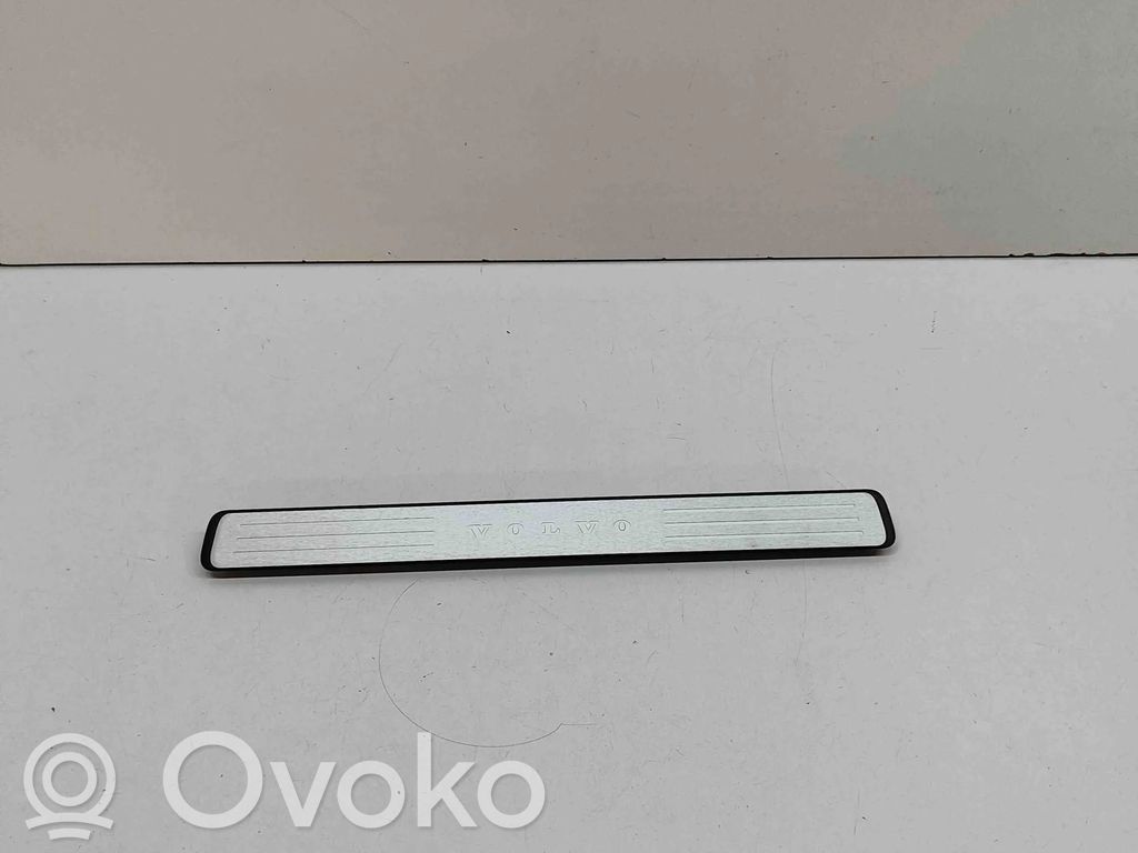 Volvo XC60 Capac prag față