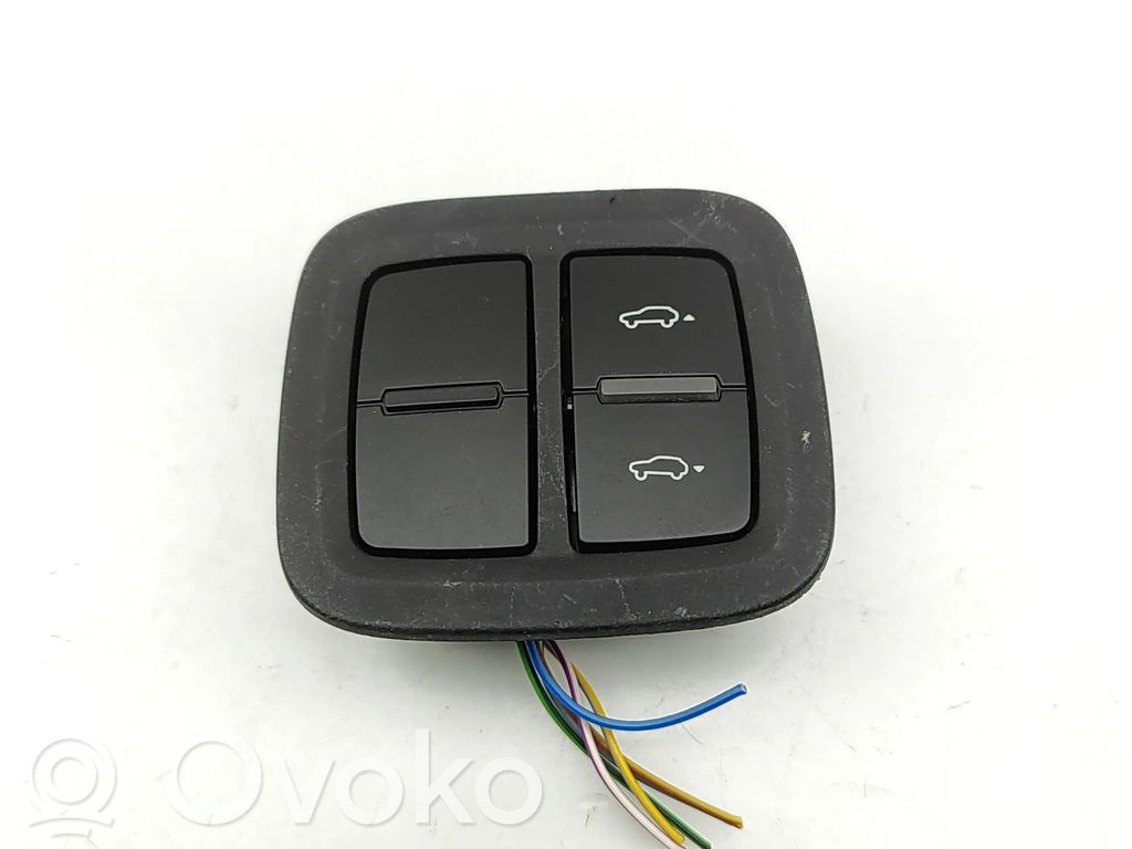 Un conjunto de interruptores   95C959511E