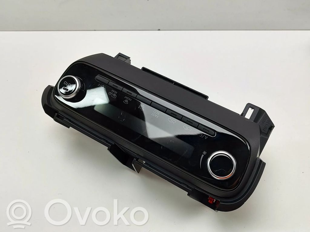 Toyota Yaris XP210 Comutator control ventilator interior