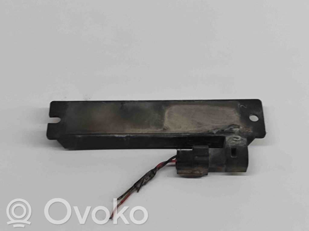 Tesla Model X Antenna di sistema senza chiave