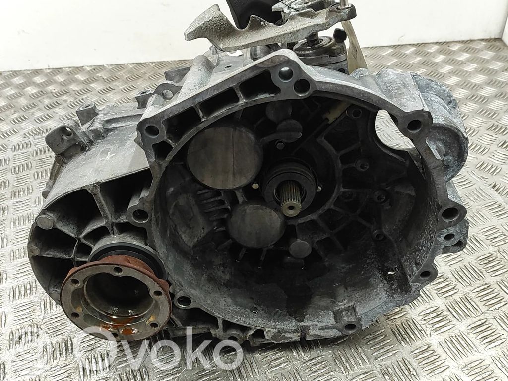 Volkswagen PASSAT B8 Caja de cambios manual de 6 velocidades