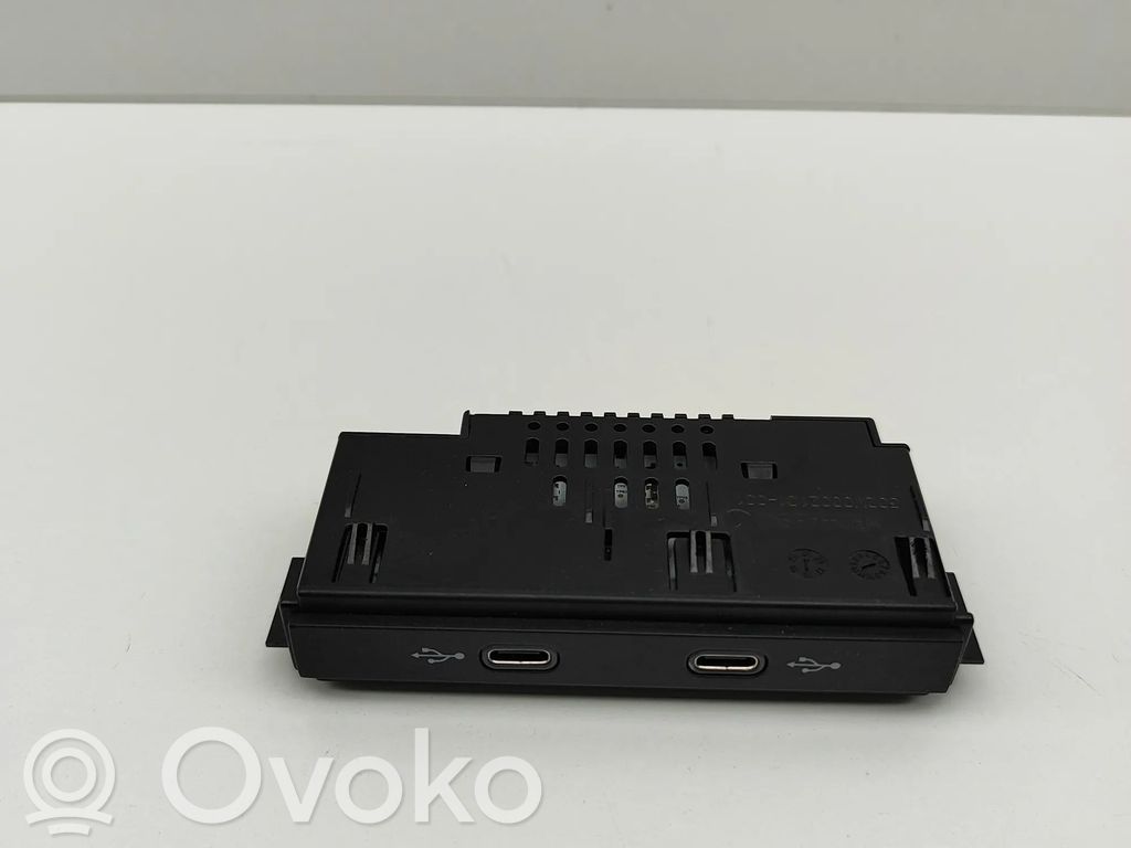 Volkswagen Golf VIII Connettore plug in USB