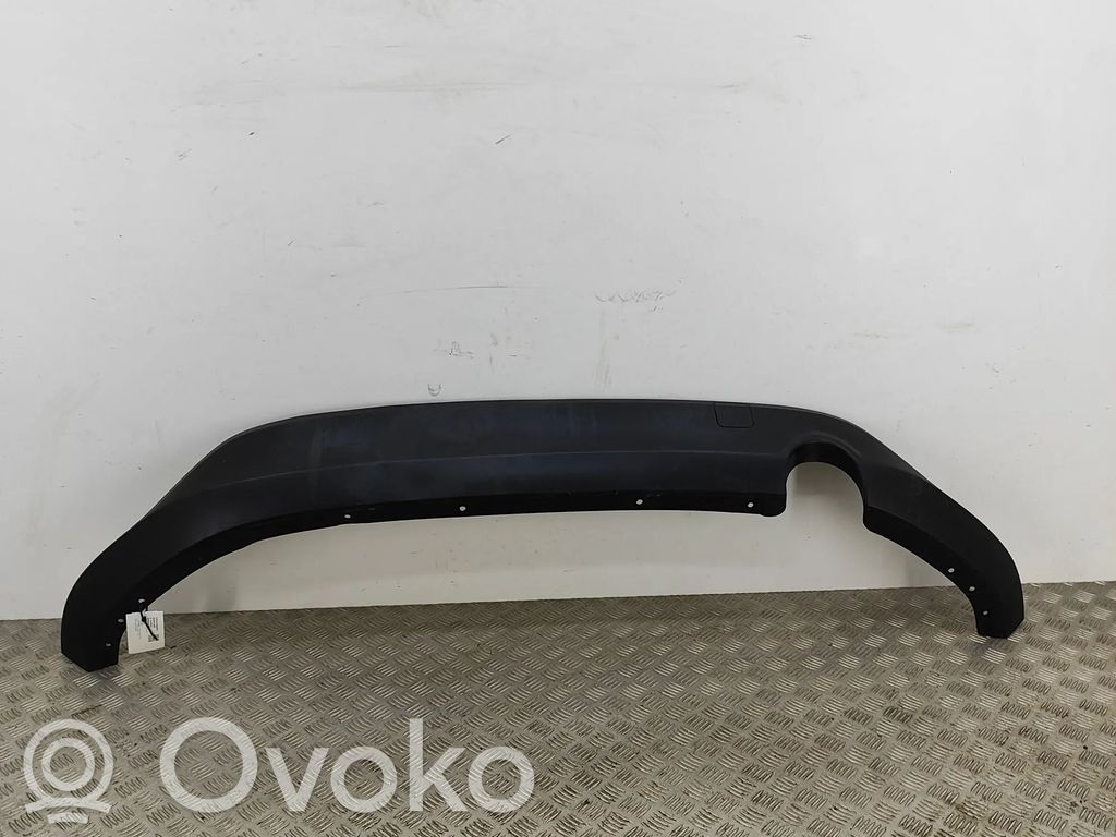 Ford Focus Moldura inferior del parachoques trasero 