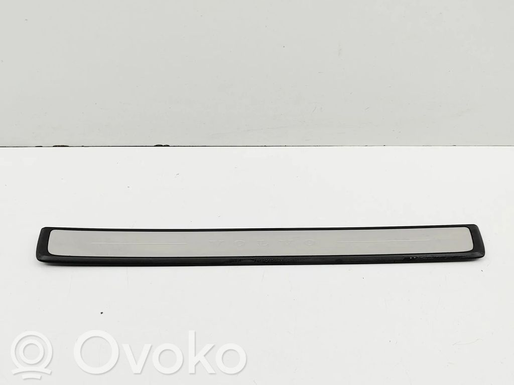 Volvo XC40 Capac prag față