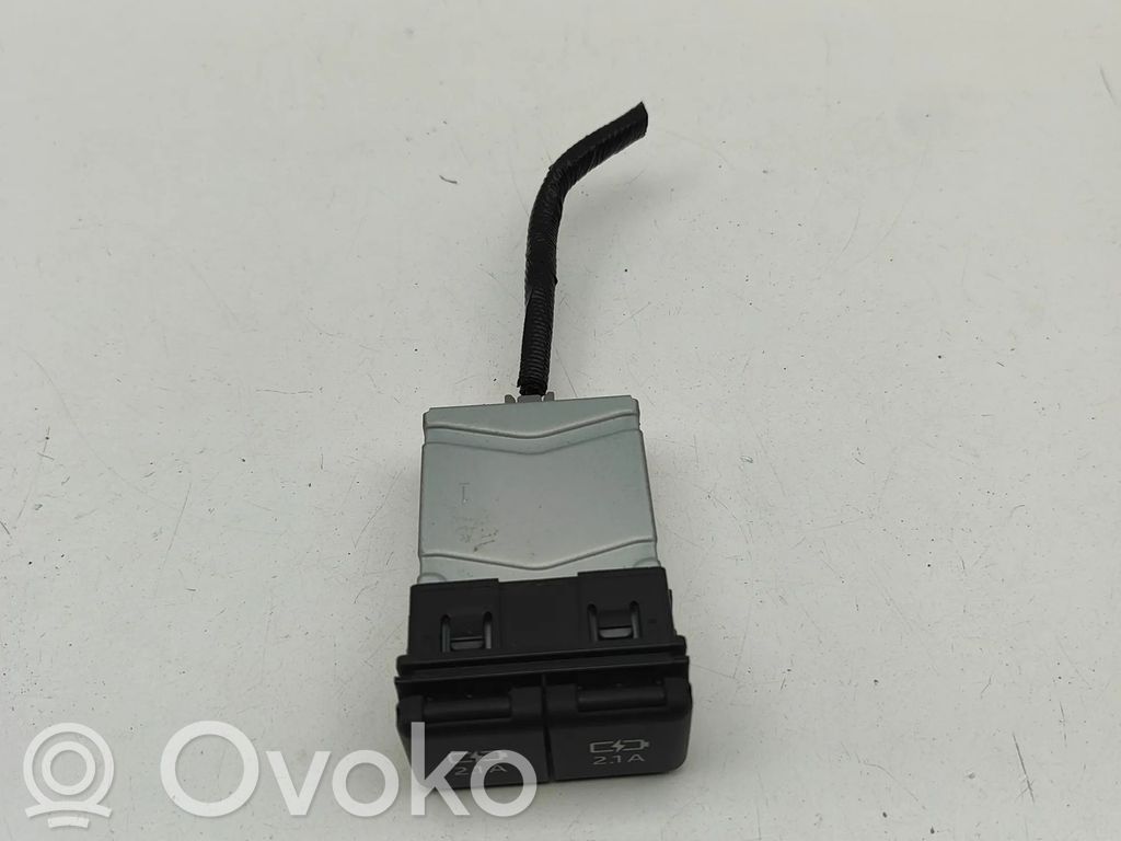Toyota RAV 4 (XA50) Enchufe conector USB 